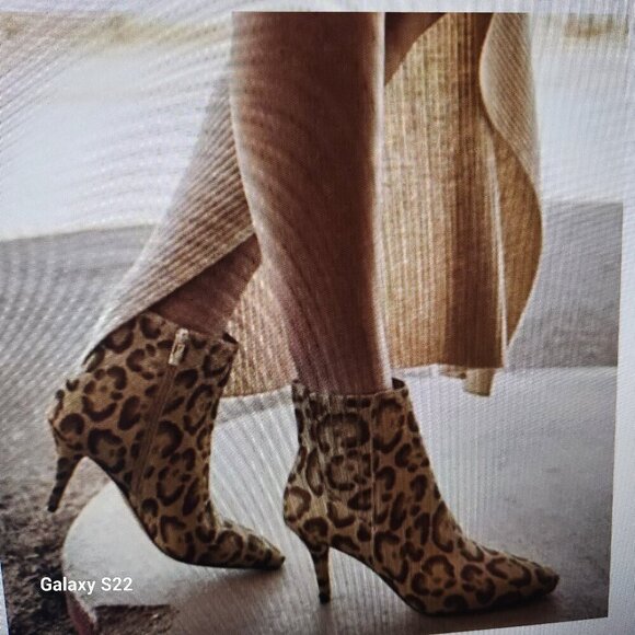 NEW Vince Camuto Ambind Bootie Calf Hair Leather. Size 6.5 - Picture 3 of 15